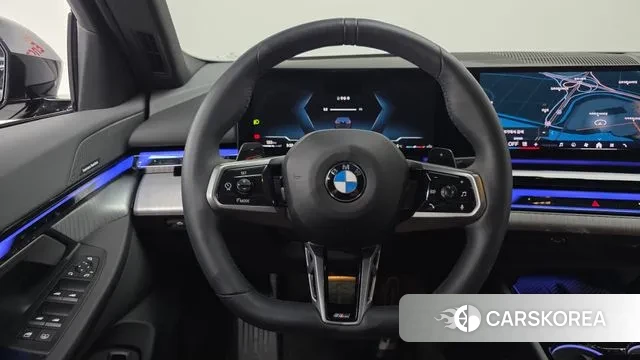 BMW 5 Series (G60) 2025 Черный из Кореи, фото 4