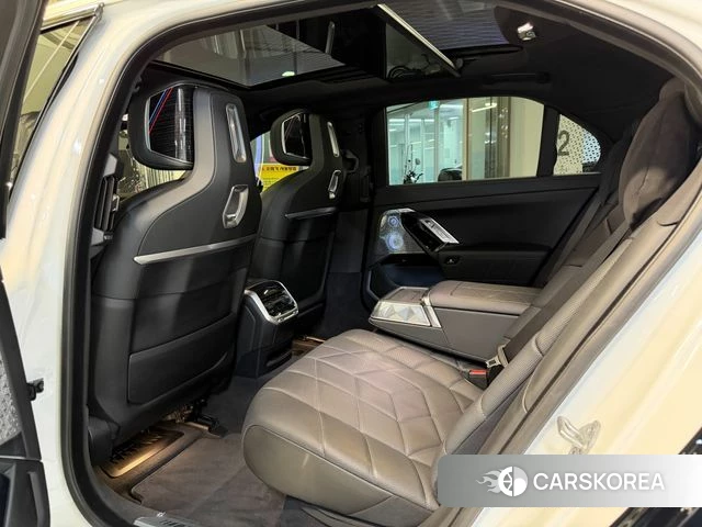 BMW 7 Series (G70) 2025 Белый из Кореи, фото 4