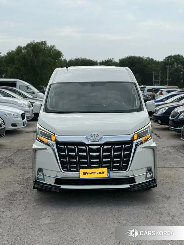 Toyota Hiace 2023 Белый из Китая, фото 4