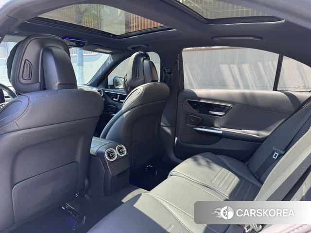 Mercedes-Benz C-class PHEV 2023 Белый из Китая, фото 4