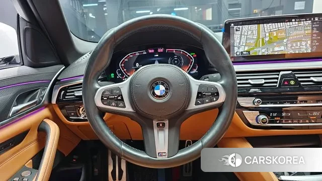 BMW 5 Series (G30) 2023 Белый из Кореи, фото 4