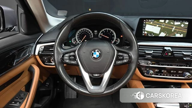 BMW 5 Series (G30) 2018 Серебристо-серый из Кореи, фото 4