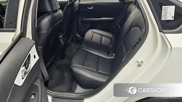 Kia The New K3 2nd generation 2023 Белый из Кореи, фото 4