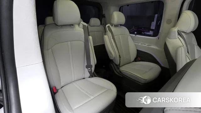 Hyundai Staria 2023 Белый из Кореи, фото 4