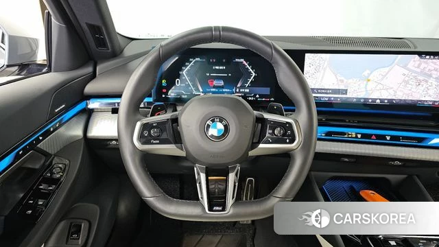 BMW 5 Series (G60) 2025 Светло-серебряный цвет из Кореи, фото 4
