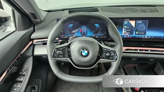 BMW 5 Series (G60) 2025 Черный из Кореи, фото 4