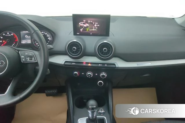 Audi Q2L 2021 Темно-серый из Китая, фото 4