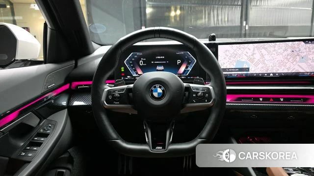 BMW 5 Series (G60) 2023 Белый из Кореи, фото 4