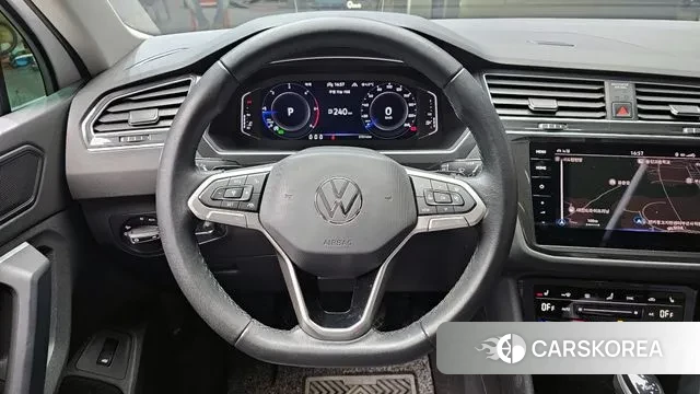 Volkswagen Tiguan second Generation 2022 Белый из Кореи, фото 4