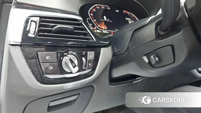 BMW 5 Series (G30) 2020 Белый из Кореи, фото 4