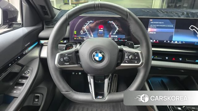 BMW 5 Series (G60) 2023 Черный из Кореи, фото 4