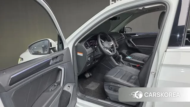 Volkswagen Tiguan second Generation 2021 Белый из Кореи, фото 4