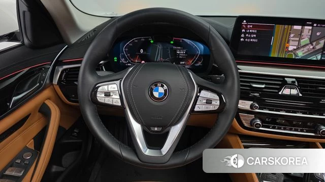 BMW 5 Series (G30) 2022 Белый из Кореи, фото 4