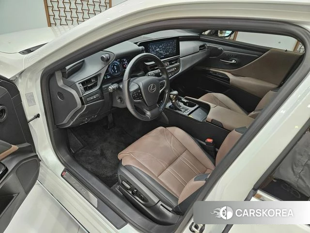 Lexus ES300h 7th generation 2025 Жемчужный цвет из Кореи, фото 4