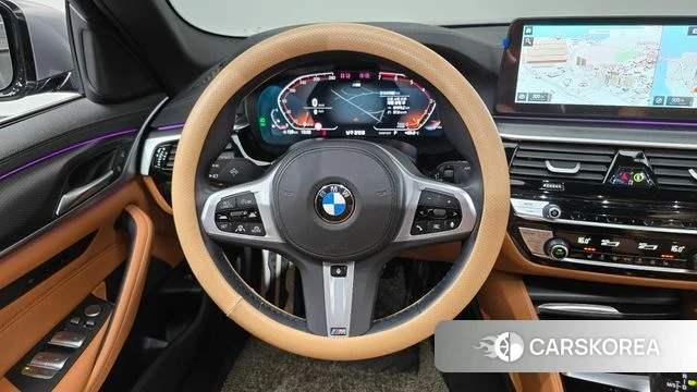 BMW 5 Series (G30) 2023 Серебристо-серый из Кореи, фото 4