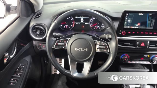 Kia The New K3 2nd generation 2023 Белый из Кореи, фото 4
