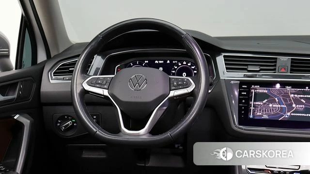 Volkswagen Tiguan Allspace 2023 Белый из Кореи, фото 4