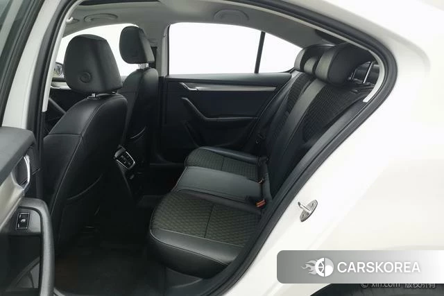Skoda Octavia 2020 Белый из Китая, фото 4