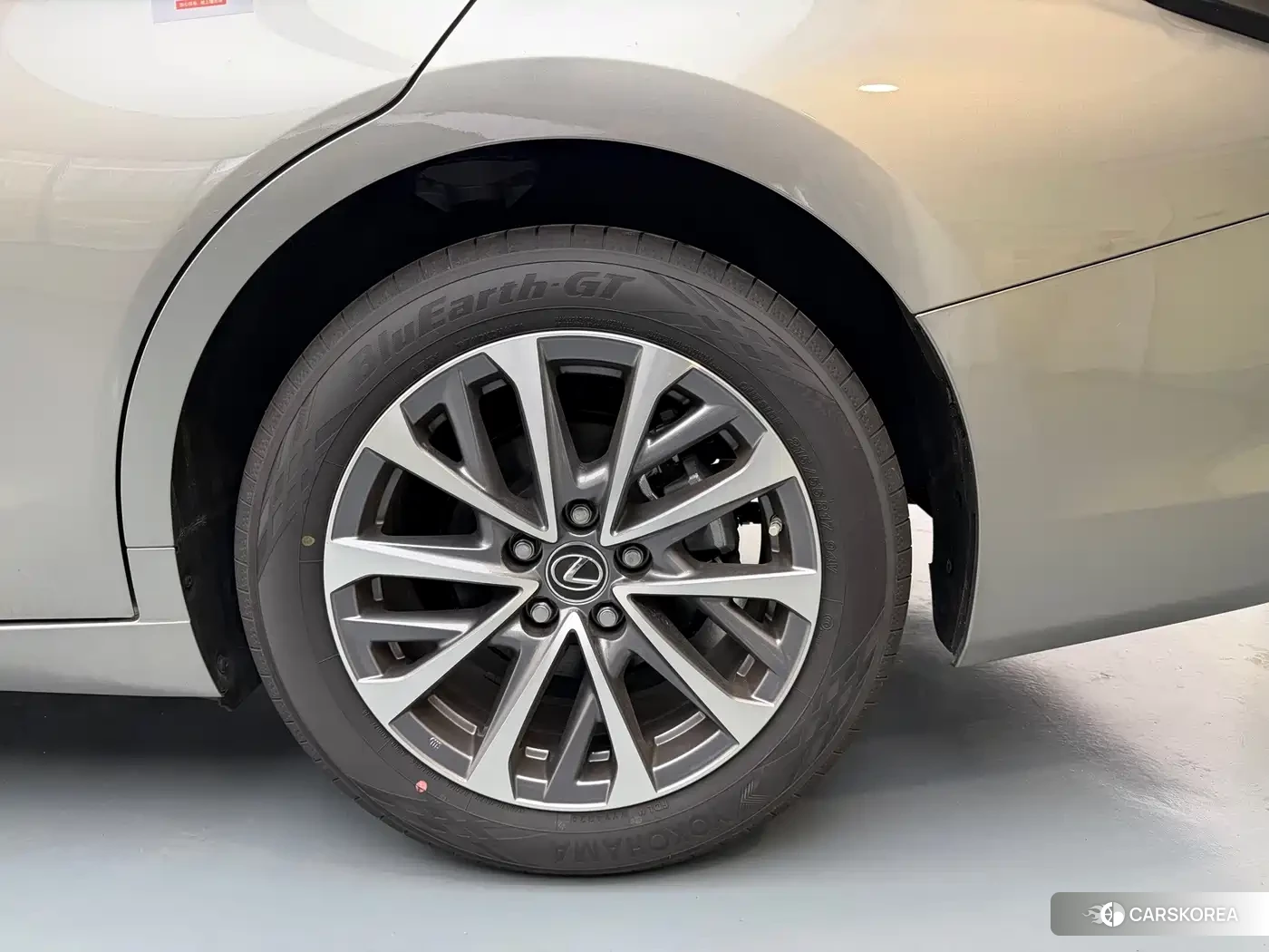 Lexus ES 2026 Silver/gray из Китая, фото 4
