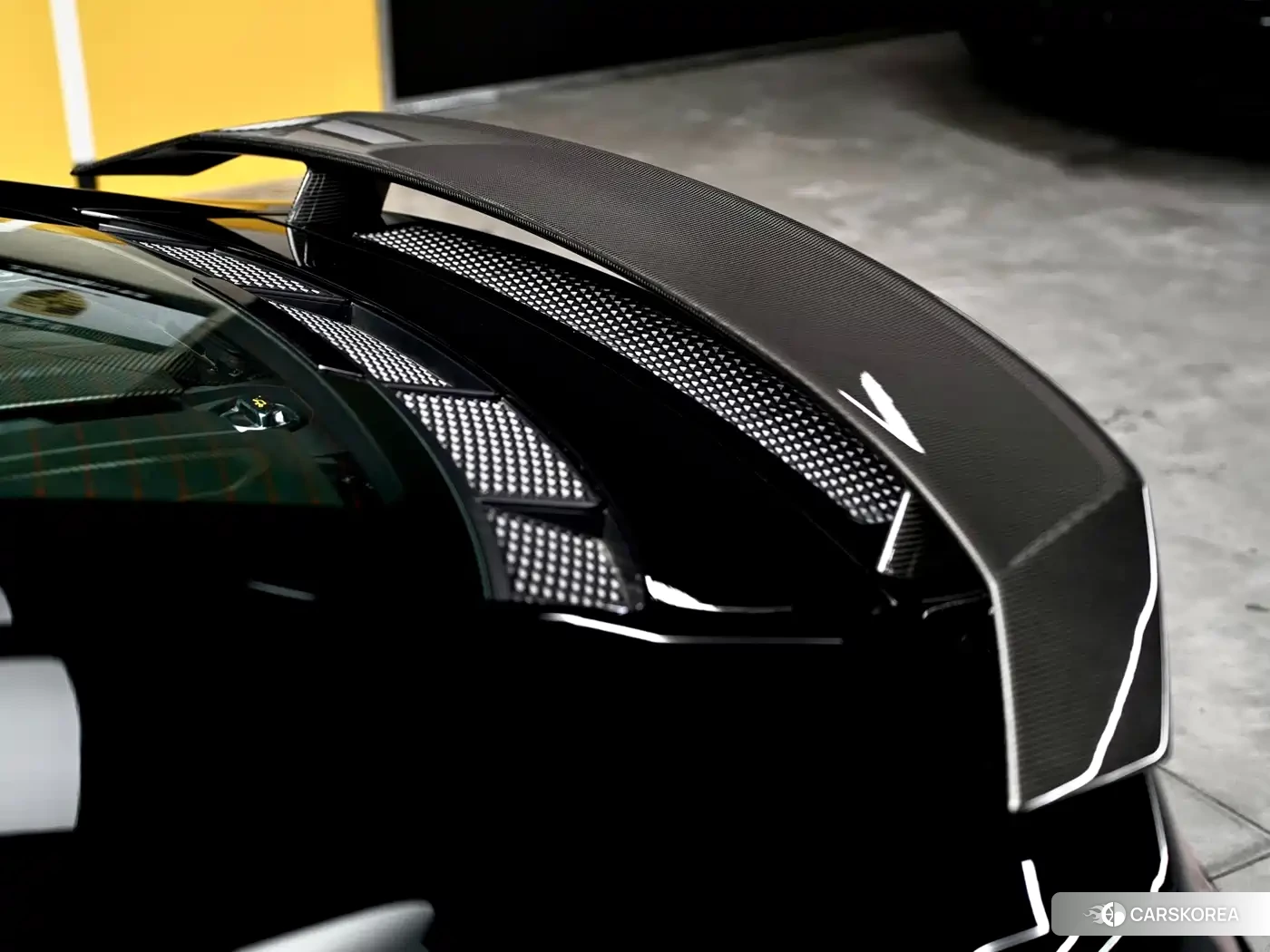 Audi R8 2023 Черный из Китая, фото 4