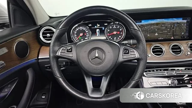 Mercedes-Benz E-Class W213 2018 Серебристо-серый из Кореи, фото 4