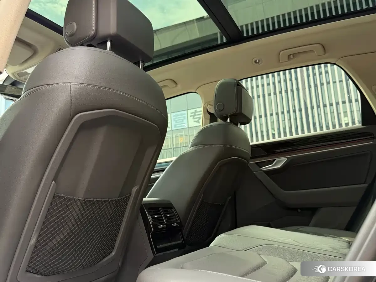 Volkswagen Touareg 2023 Черный из Китая, фото 4
