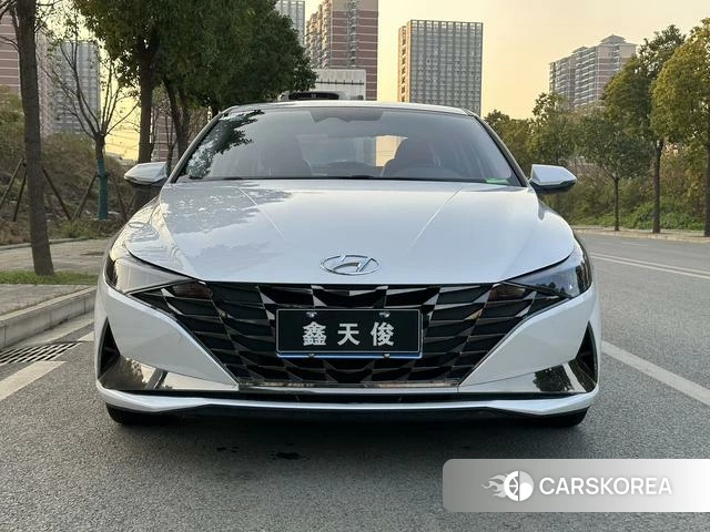 Hyundai Elantra 2023 Белый из Китая, фото 4