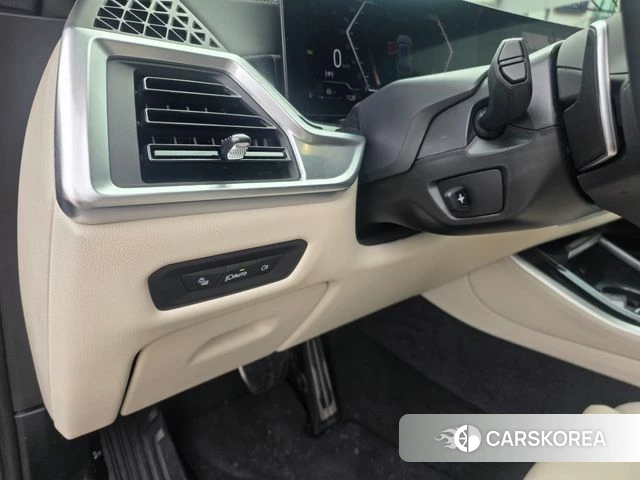 BMW X5 (G05) 2025 Светло-серебряный цвет из Кореи, фото 4
