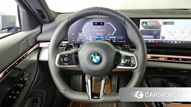 BMW 5 Series (G60) 2025 Серебристо-серый из Кореи, фото 4