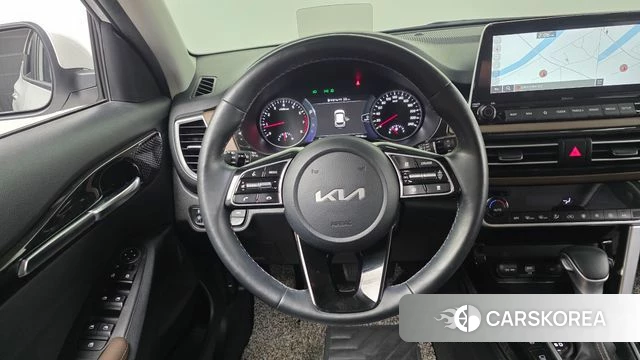 Kia Seltos 2022 Белый из Кореи, фото 4