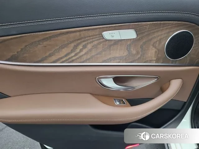 Mercedes-Benz E-Class W213 2022 Белый из Кореи, фото 4