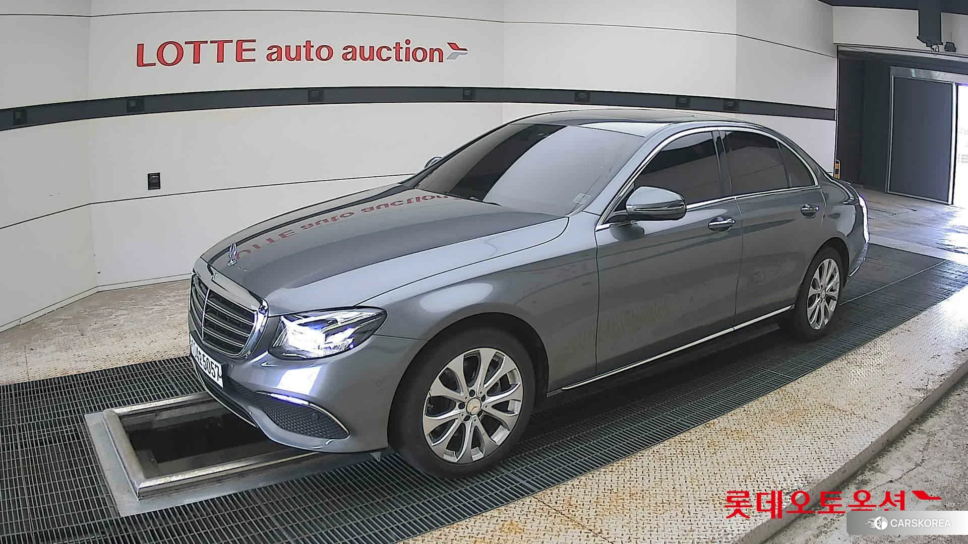 Mercedes-Benz BENZ E220 d 4MATIC 2020 992-SELENITE GREY (BENZ) из Кореи, фото 4