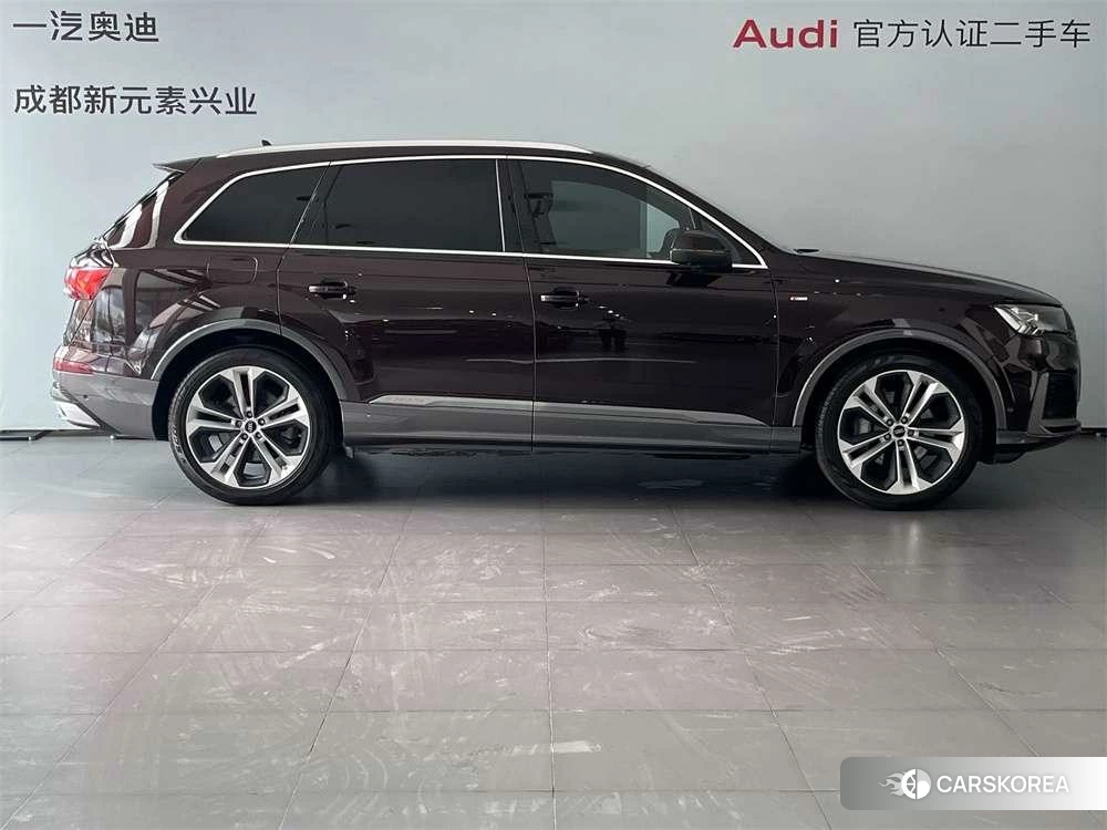 Audi Q7 2020 Черный из Китая, фото 4