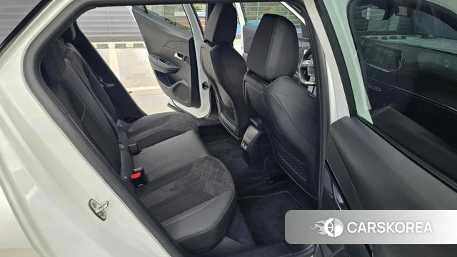 Peugeot e-2008 second generation 2023 Белый двухцветный из Кореи, фото 4