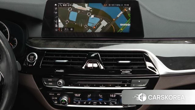 BMW 5 Series (G30) 2018 Белый из Кореи, фото 4
