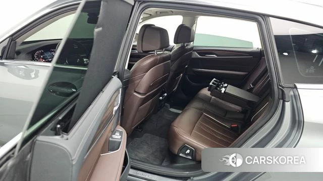 BMW 6 Series GT (G32) 2023 Серебристо-серый из Кореи, фото 4