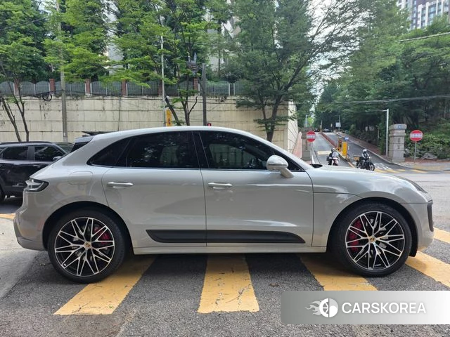 Porsche Macan 2023 Серебристо-серый из Кореи, фото 4
