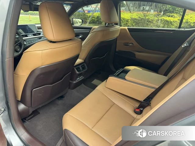 Lexus ES 2021 Темно-серый из Китая, фото 4