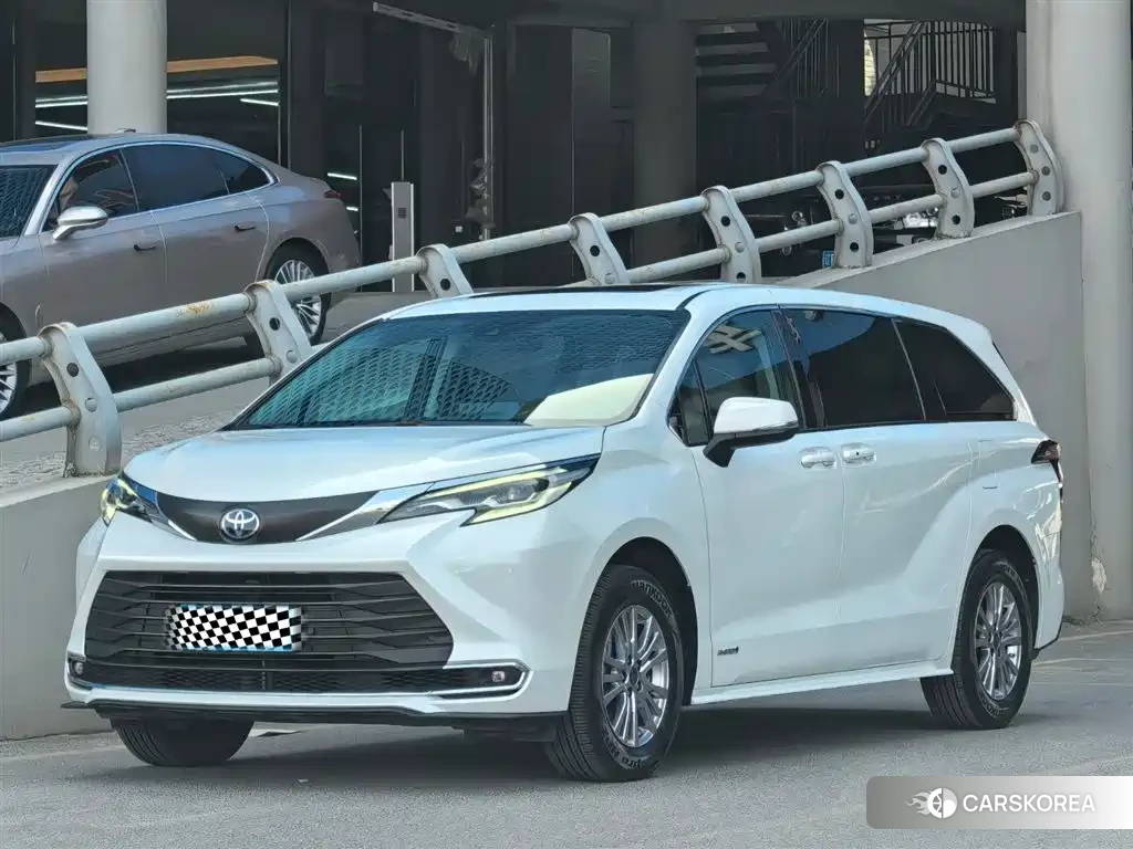Toyota Sienna 2023 Белый из Китая, фото 4