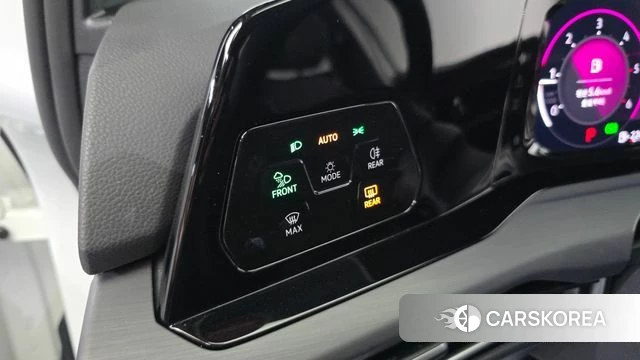 Volkswagen Golf 8th Generation 2023 Белый из Кореи, фото 4