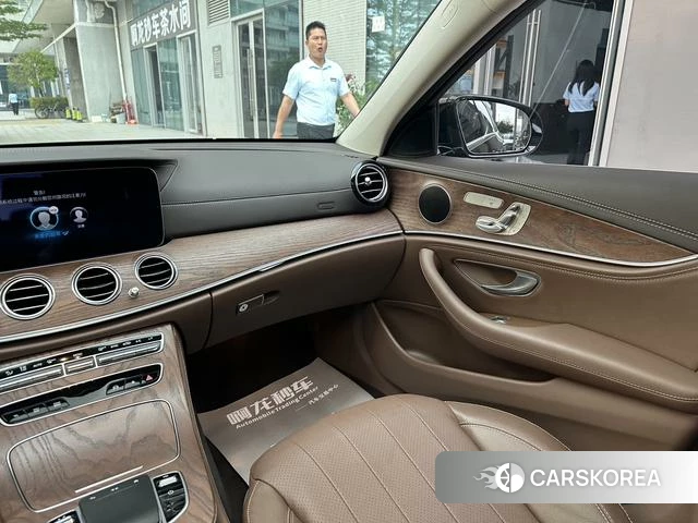 Mercedes-Benz E-class 2023 Черный из Китая, фото 4
