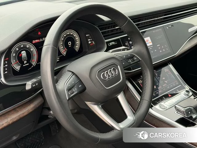 Audi Q7 2022 Черный из Китая, фото 4
