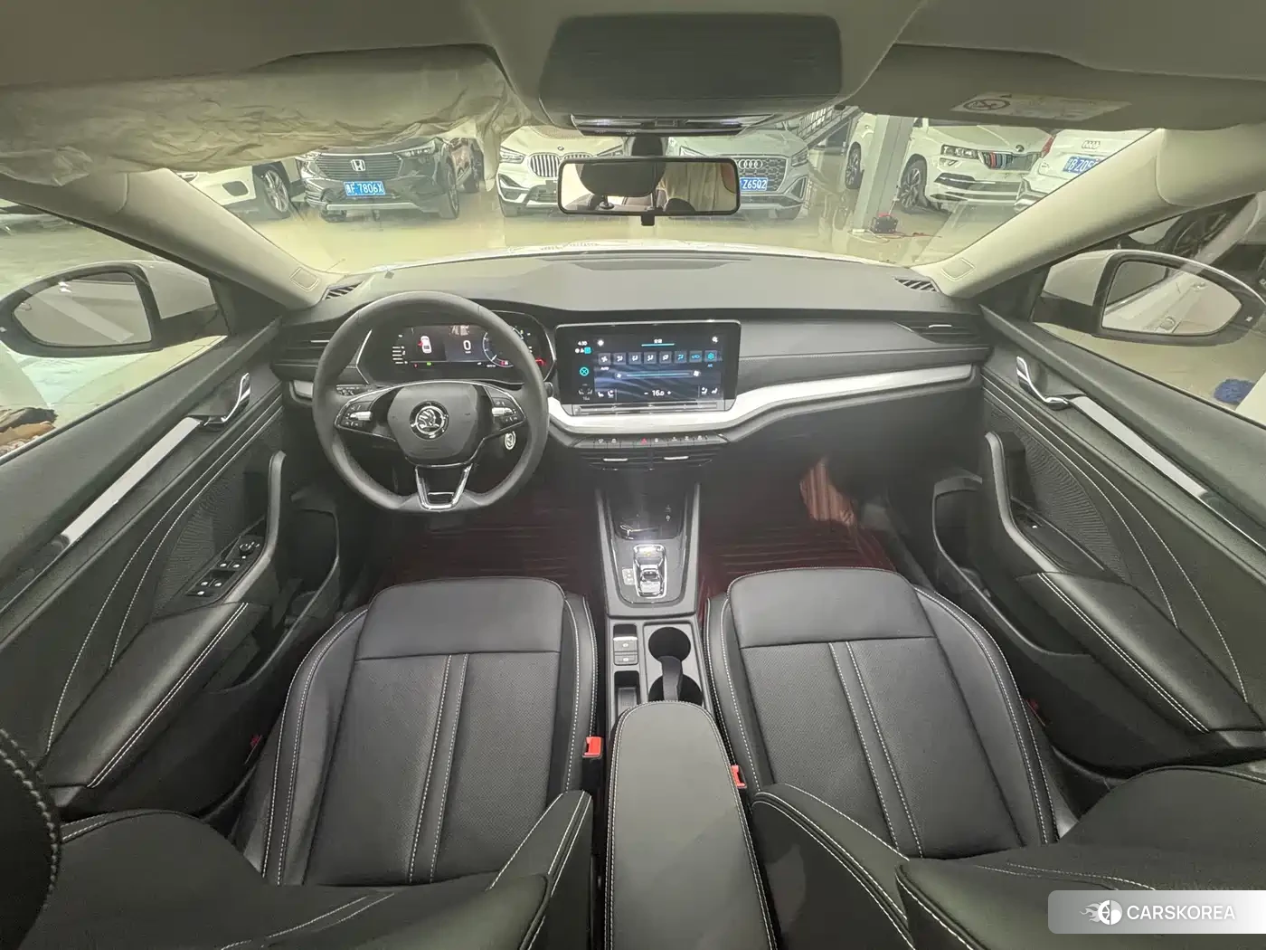 Skoda Octavia 2023 Белый из Китая, фото 4