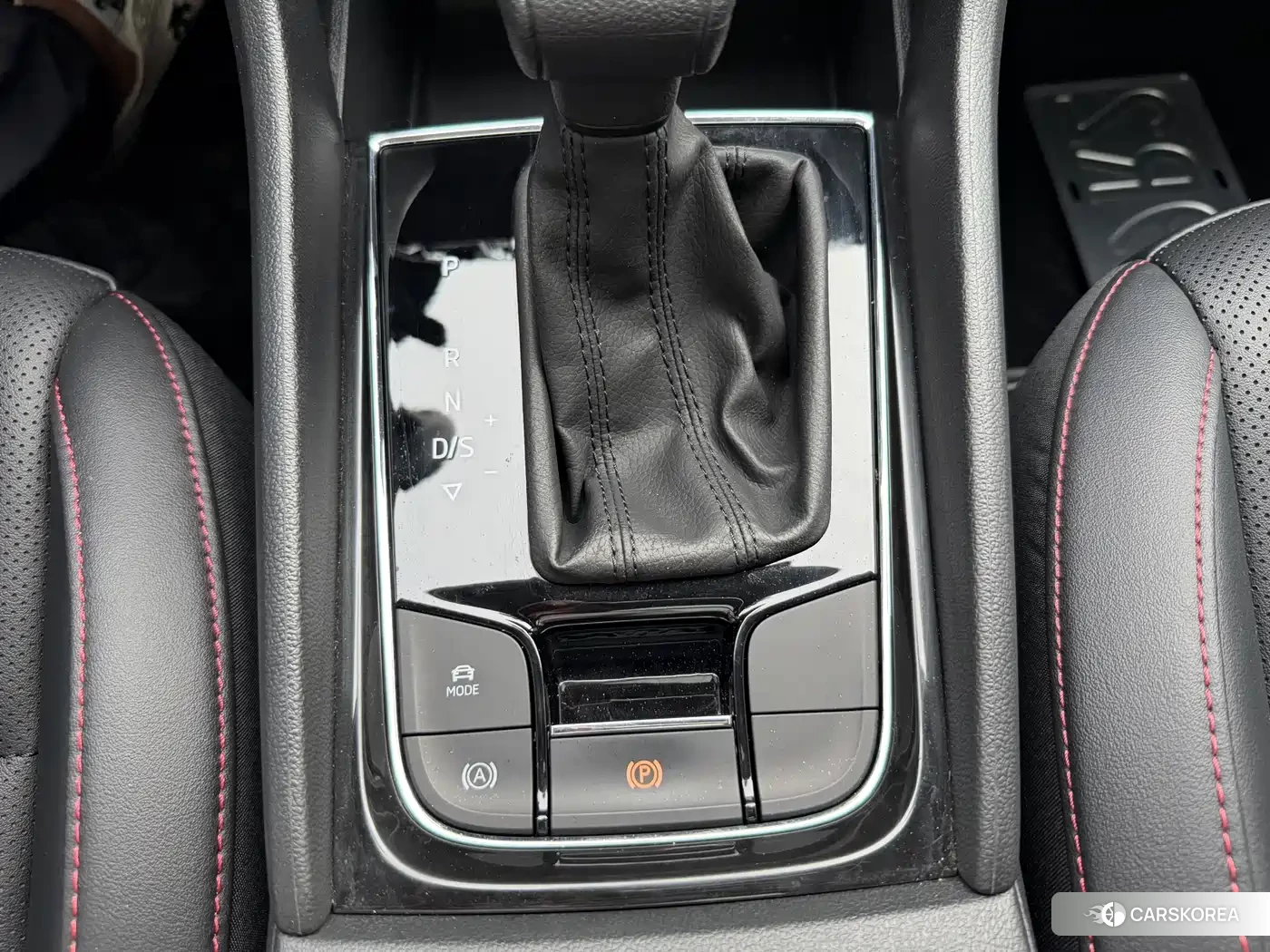 Skoda Karoq 2023 Белый из Китая, фото 4