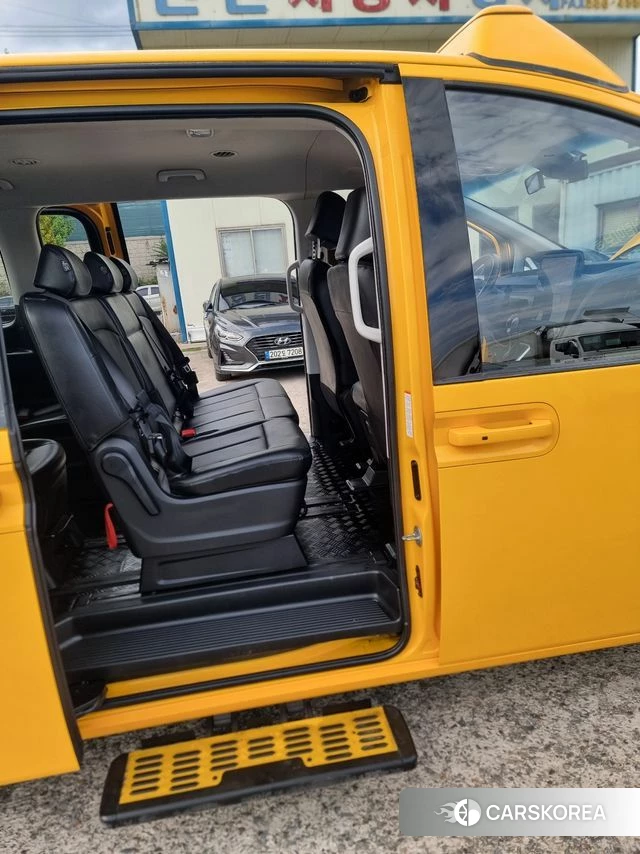 Hyundai Staria 2022 Желтый из Кореи, фото 4