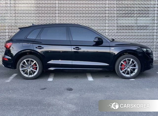 Audi Q5L 2024 Черный из Китая, фото 4