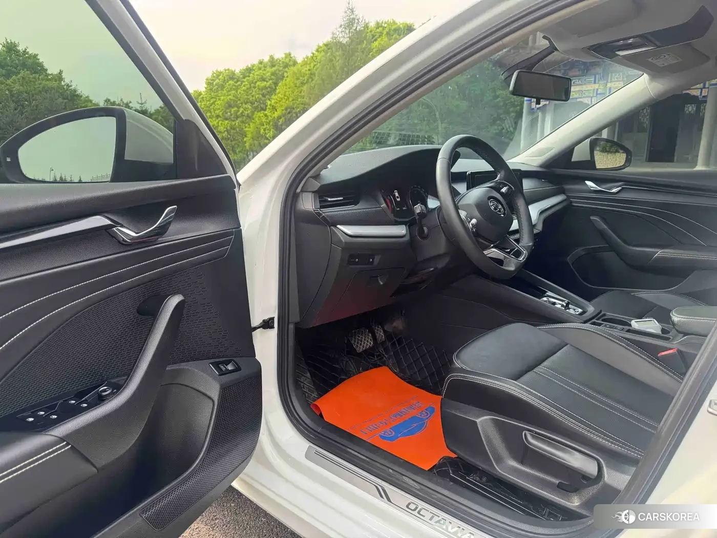 Skoda Octavia 2023 Белый из Китая, фото 4