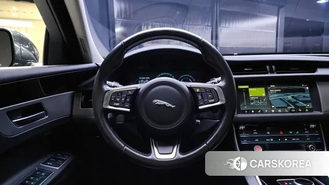 Jaguar XF (X260) 2018 Черный из Кореи, фото 4