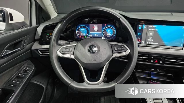 Volkswagen Golf 8th Generation 2023 Белый из Кореи, фото 4