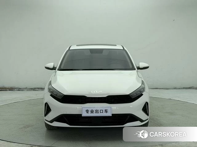 Kia K3 2023 Белый из Китая, фото 4